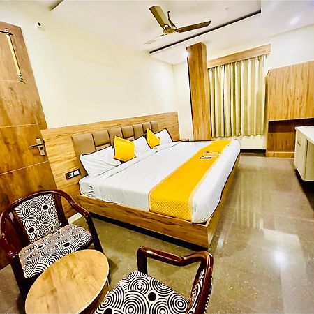 Hotel Nidhivan Mukund - Best Rated Area - In House Parking Vrindavan Ngoại thất bức ảnh