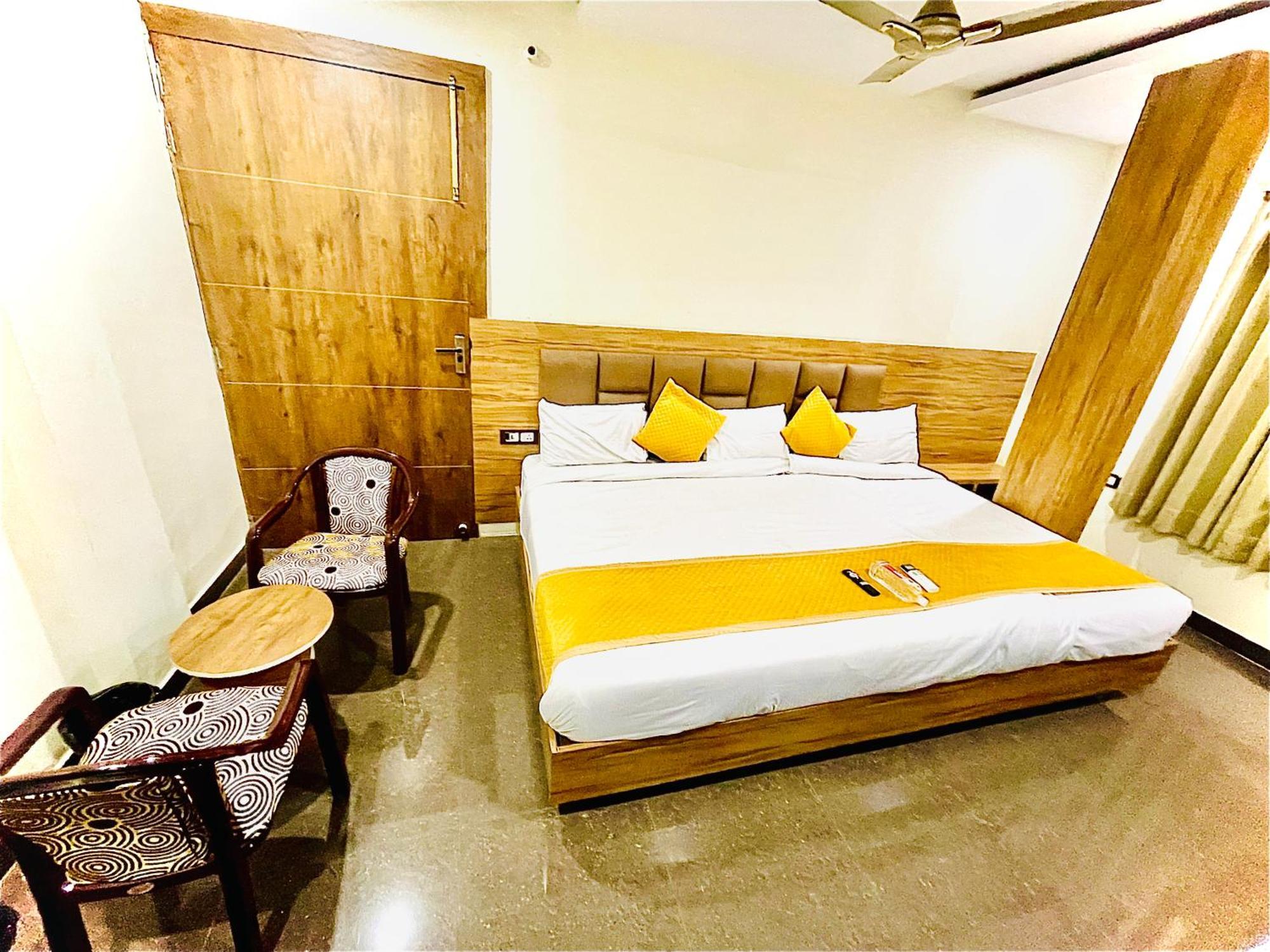 Hotel Nidhivan Mukund - Best Rated Area - In House Parking Vrindavan Ngoại thất bức ảnh